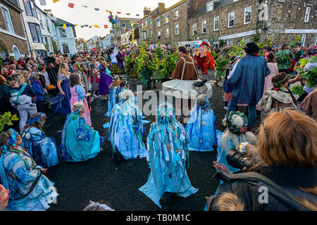 Editorial: Unknown members of the public, potential logo and other trademarks. Helston, Cornwall, UK. Dancers make their way through the streets of He Stock Photo