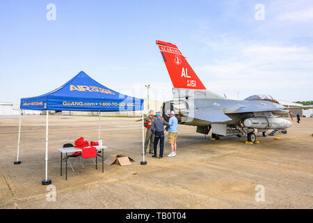 187th Fighter Wing of the Alabama Air National Guard, Tuskegee Airmen, red tail squadron pilot talking with visitors next to his F-16 fighter jet. Stock Photo