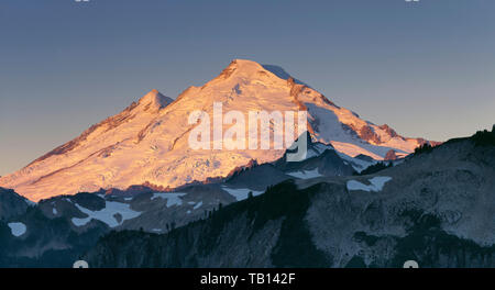 USA, Washington, Mt. Baker Snoqualmie National Forest, Sunrise light on glacier-clad northeast side of Mt. Baker in Mt. Baker Wilderness. Stock Photo