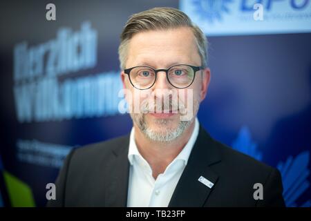 Munich, Germany. 29th May, 2019. Rainer Nachtigall, chairman of the German Police Union (DPolG) in Bavaria, takes part in a press conference of the German Police Union on the subject of gaffers at accident sites. Credit: Sina Schuldt/dpa/Alamy Live News Stock Photo