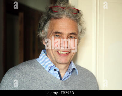 Berlin, Germany. 28th May, 2019. The former GDR civil rights activist and co-founder of the East SPD, Stephan Hilsberg. (to 'On the wrong side: Beijing massacre a part of GDR history') Credit: Wolfgang Kumm/dpa/Alamy Live News Stock Photo