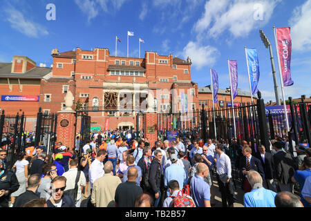 London, UK. 30th May, 2019. Cricket Fans arrive at the Oval cricket ground for the opening match of the ICC 2019 World Cup between England and South Africa Credit: amer ghazzal/Alamy Live News Stock Photo