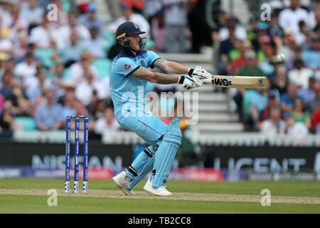 The Oval, London, UK. 30th May, 2019. ICC Cricket World Cup 2019, match 1, England versus South Africa; Ben Stokes switch hits the ball Credit: Action Plus Sports/Alamy Live News Stock Photo