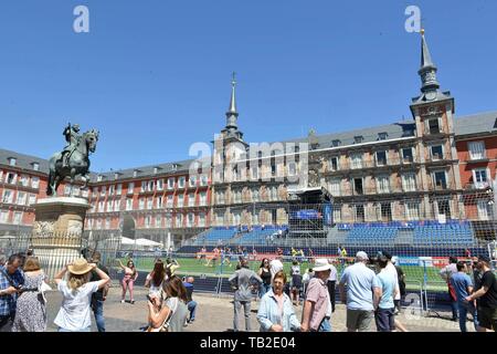 Madrid, Spain. 30th May, 2019. General Views and Fans with the UEFA Champions League trophy in Madrid, Thursday, May 30, 2019 Credit: CORDON PRESS/Alamy Live News Stock Photo