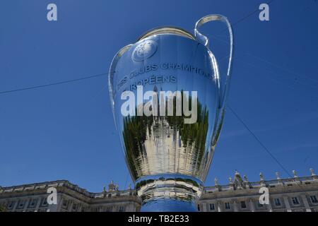 Madrid, Spain. 30th May, 2019. General Views and Fans with the UEFA Champions League trophy in Madrid, Thursday, May 30, 2019 Credit: CORDON PRESS/Alamy Live News Stock Photo