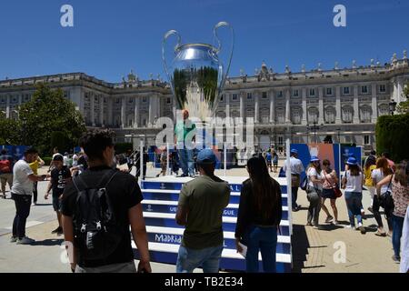 Madrid, Spain. 30th May, 2019. General Views and Fans with the UEFA Champions League trophy in Madrid, Thursday, May 30, 2019 Credit: CORDON PRESS/Alamy Live News Stock Photo