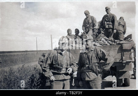 Waffen SS Division Wiking men in Camouflage uniforms 1942 on the Russian Front Stock Photo