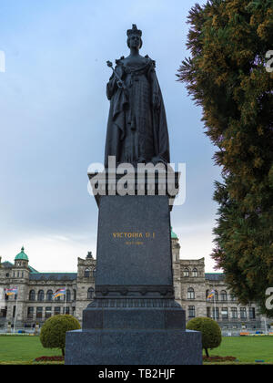 Statue of Queen Victoria in front of Government Building, Victoria, British Columbia, Canada Stock Photo
