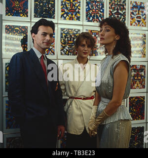 Inflation im Paradies, Fernsehfilm, Deutschland 1983, Regie: Susanne Blänkner, Nikolai Müllerschön, Darsteller: Anton Pfeffer, Alexandra Dido Curtis, Christine Kaufmann Stock Photo