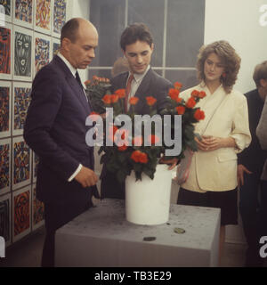 Inflation im Paradies, Fernsehfilm, Deutschland 1983, Regie: Susanne Blänkner, Nikolai Müllerschön, Darsteller: Ingolf Thiel, Anton Pfeffer, Alexandra Dido Curtis Stock Photo