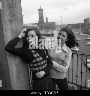 07.07.1971, Berlin, Berlin, GDR - Young women wear the latest autumn fashion in the city. 00S710707D006CAROEX.JPG [MODEL RELEASE: NO, PROPERTY RELEASE Stock Photo