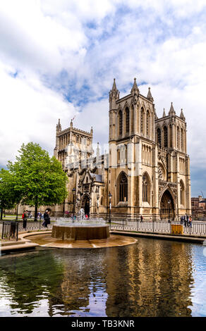 Bristol Cathedral and fountain in College Green, Bristol, UK Stock Photo