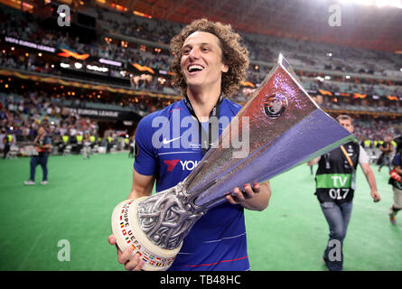 Chelsea's David Luiz celebrates with the trophy after the UEFA Europa League final at The Olympic Stadium, Baku, Azerbaijan. Stock Photo
