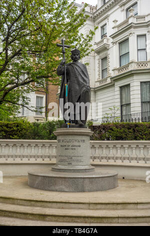 Bronze statue of St Volodymyr, Ruler of Ukraine, by sculptor Leo Mol near the Ukrainian Embassy, Holland Park, London, UK Stock Photo