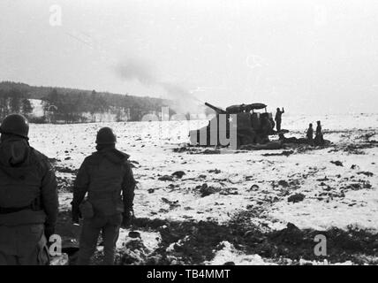 US ARMY / United States Army - 74th Field Artillery Battalion - Selbstfahrgeschütz (Selbstfahrlafette) M44 155 mm / Self-Propelled Howitzer SPH M44 6.1 Inch Stock Photo