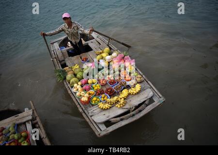 Selling fruit in Halong Bay Stock Photo