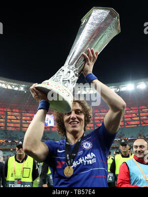 Chelsea's David Luiz celebrates with the trophy after winning the UEFA Europa League final at The Olympic Stadium, Baku, Azerbaijan. Stock Photo