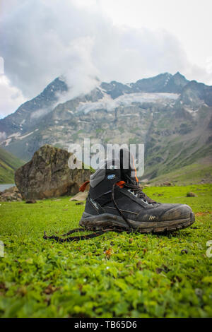 QUECHUA by Decathlon MH500 Hiking & Trekking Shoes For Men - Buy QUECHUA by  Decathlon MH500 Hiking & Trekking Shoes For Men Online at Best Price - Shop  Online for Footwears in