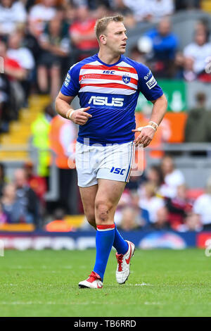 Craig Kopczak (15) of Wakefield Trinity loos for a way past Jason ...