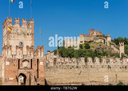 The Scala family castle (Scaligero) of the small town of Soave, X Century, Veneto, Verona, Italy, Europe Stock Photo