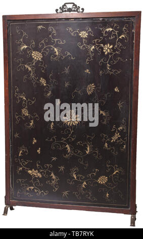 A Chinese folding screen, 18th century, Rectangular frame of fine hard wood (huanghuali?) covered with cloth on the obverse. The frame with applied ivory elements (partially incomplete, damaged), the top with a bronze grip decorated in relief. Silk embroidery depicting a landscape with many figures, the surfaces faded and heavily rubbed. Black lacquered reverse with gold scrolling leaves. Bronze feet. Dimensions 142 x 95 cm. China, Chinese, historic, historical, Additional-Rights-Clearance-Info-Not-Available Stock Photo