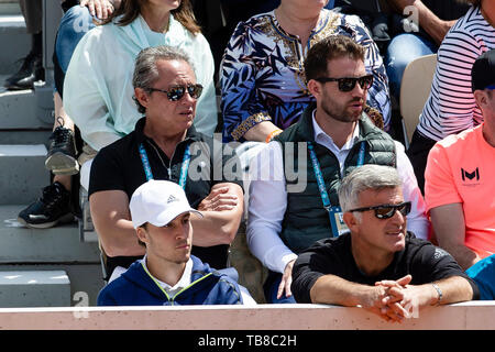 29 May 2019, France (France), Paris: Tennis: Grand Slam, ATP-Tour - French Open, Individual, Men, : Patricio Apey (middle row l) sits on the grandstand. The Chilean is in a legal dispute with the German tennis player Alexander Zverev, for whom he worked as a manager until March 2019. Photo: Frank Molter/dpa Stock Photo