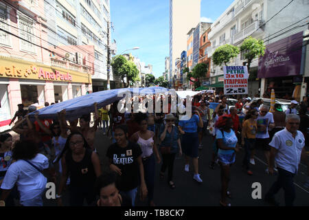 Salvador, Brazil. 30th May, 2019. during a demonstration against education cuts, which brought together students and professors from universities, on Avenida 7 de Setembro, in protest march from Campo Ggrande to Castro Alves Square, in Salvador, Bahia. Credit: Mauro Akiin Nassor/FotoArena/Alamy Live News Stock Photo