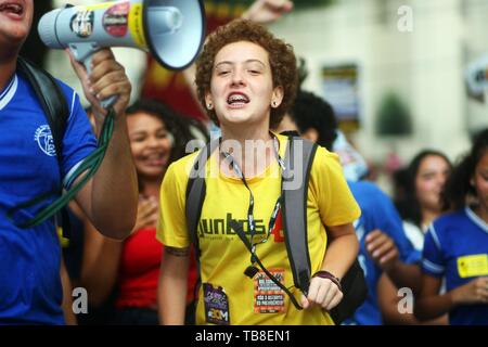 Brazil. 30th May, 2019. 30/05/2019 - Protest against cuts in education in Bel m-Pa - Protest against the cut in funding for Educa o, in Bel m-Pa, this Thursday (30). Photo: Thiago Gomes/AGIF Credit: AGIF/Alamy Live News Stock Photo