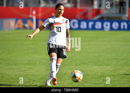 Dzsenifer MAROZSAN (GER), Action, Single Action, Frame, Cut Out, Full Body, Whole Figure. Football, Women Laender match: Germany - Chile 2-0, on 30.05.2019 Continental Arena Regensburg. | usage worldwide Stock Photo