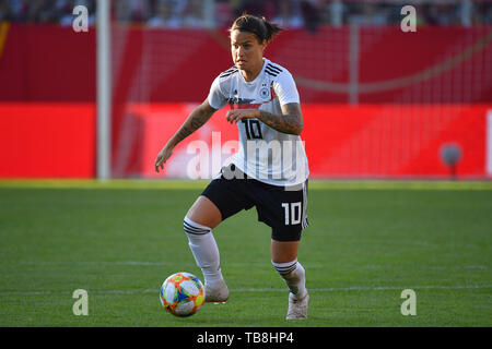 Dzsenifer MAROZSAN (GER), Action, Single Action, Frame, Cut Out, Full Body, Whole Figure. Football, Women Laender match: Germany - Chile 2-0, on 30.05.2019 Continental Arena Regensburg. | usage worldwide Stock Photo