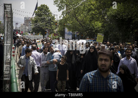 Tehran, Tehran, Iran. 31st May, 2019. Iranians attend a parade marking al-Quds (Jerusalem) International Day in Tehran. An initiative started by Iranian revolutionary leader Ayatollah Ruhollah Khomeini, Quds Day is held annually on the last Friday of the Muslim fasting month of Ramadan and calls for Jerusalem to be returned to the Palestinians. Credit: Rouzbeh Fouladi/ZUMA Wire/Alamy Live News Stock Photo