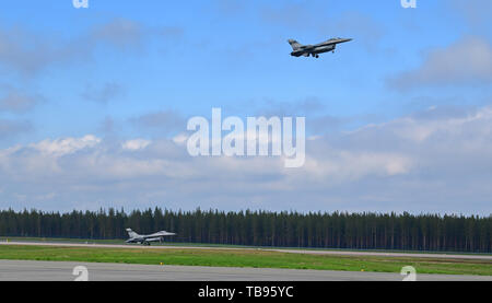 U.S. Air Force F-16C Block 52 Fighting Falcons assigned to the Air National Guard’s 169th Fighter Wing from McEntire Joint National Guard Base, S.C., land after flight operations in support of Arctic Challenge Exercise 2019 at Kallax Air Base, Luleå, Sweden, May 29, 2019. ACE 19 is a Nordic aviation exercise that provides realistic, scenario-based training to prepare forces for enemy defensive systems. U.S. forces are engaged, postured and ready to deter and defend in an increasingly complex security environment. (U.S. Navy Photo by Chief Mass Communication Specialist John M. Hageman) Stock Photo