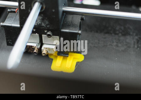 Process of printing physical plastic model on automatic 3d printer machine. Additive technologies, 3D printing and prototyping industry concept. 3d pr Stock Photo