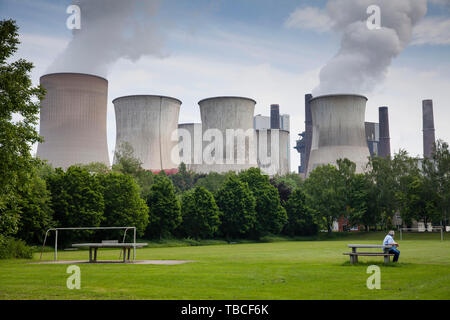 the lignite-fired power plant Niederaussem, Bergheim, Germany.  das Braunkohlekraftwerk Niederaussem, Bergheim, Deutschland. Stock Photo