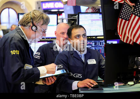 New York, USA. 31st May, 2019. Traders work at the New York Stock Exchange in New York, the United States, on May 31, 2019. U.S. stocks closed lower on Friday. The Dow Jones Industrial Average fell 354.84 points, or 1.41 percent, to 24,815.04. The S&P 500 fell 36.80 points, or 1.32 percent, to 2,752.06. The Nasdaq Composite Index fell 114.57 points, or 1.51 percent, to 7,453.15. Credit: Wang Ying/Xinhua/Alamy Live News Stock Photo