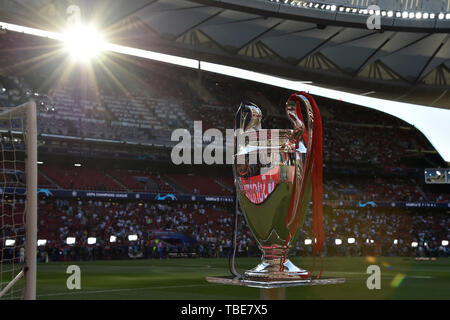 Madrid, Spain. 01st June, 2019. The Champions League Trophy is seen inside the stadium prior to the 2019 UEFA Champions League Final match between Tottenham Hotspur and Liverpool at Wanda Metropolitano Stadium, Madrid, Spain on 1 June 2019. Photo by Giuseppe Maffia. Credit: UK Sports Pics Ltd/Alamy Live News Stock Photo