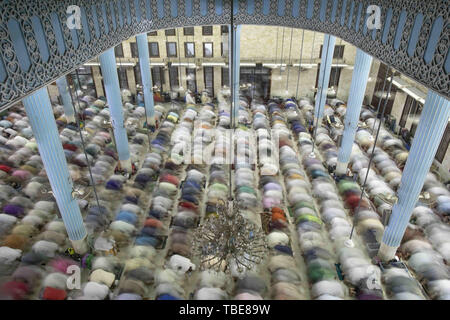 Dhaka, Bangladesh. 1st June, 2019. Bangladeshi Muslim worshippers pray during Laylat Al Qadr prayers on the 27th day of the holy month of Ramadan at Baitul Mukkaram national mosque, in Dhaka, Bangladesh, June 01, 2019. Credit: Suvra Kanti Das/ZUMA Wire/Alamy Live News Stock Photo