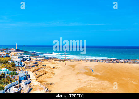 The medieval bastion of Kasbah of the Udayas with two small turrets and the breakwaters that separate the Bou Regreg river mouth from the Atlantic Oce Stock Photo