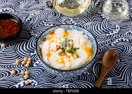 Tofu brain famous traditional snacks, also known as tofu flowers, bean