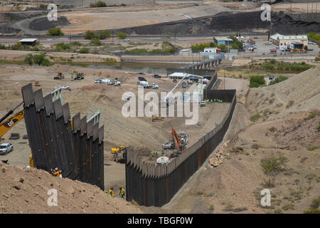 A wide view of construction on the privately-funded border wall scheme near El Paso, Texas, 30 May 2019