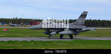 U.S. Air Force F-16C Block 52 Fighting Falcons assigned to the Air National Guard’s 169th Fighter Wing from McEntire Joint National Guard Base, S.C., taxi after flight operations in support of Arctic Challenge Exercise 2019 at Kallax Air Base, Luleå, Sweden, May 30, 2019. ACE 19 is a Nordic aviation exercise that provides realistic, scenario-based training to prepare forces for enemy defensive systems. U.S. forces are engaged, postured and ready to deter and defend in an increasingly complex security environment. (U.S. Navy Photo by Chief Mass Communication Specialist John M. Hageman) Stock Photo