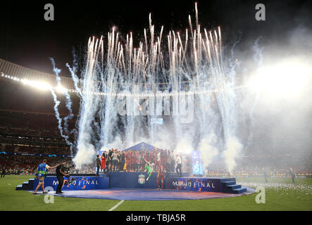 Liverpool's Jordan Henderson lifts the trophy with his team-mates after winning the UEFA Champions League Final at the Wanda Metropolitano, Madrid. Stock Photo