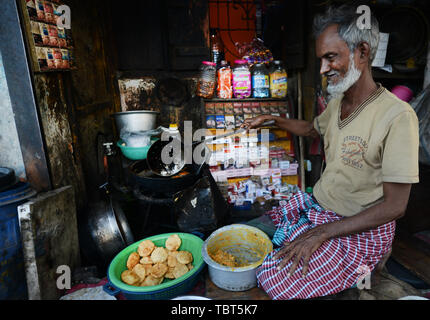 A Bangladeshi man cooking Puri Vaja in a small stall in Dhaka, Bangladesh. Stock Photo