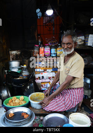 A Bangladeshi man cooking Puri Vaja in a small stall in Dhaka, Bangladesh. Stock Photo