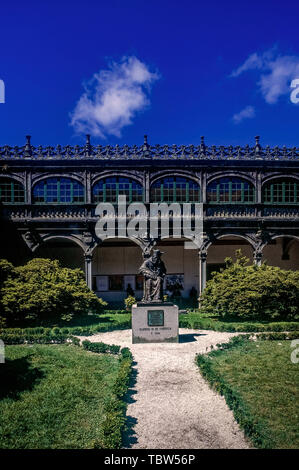 Spain Galicia - A CoruÃ±a Santiago de Campostela - cloister univesity - statue of Alonso III de Fonseca Stock Photo