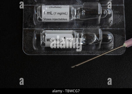 Close-up of liquid morphine sulphate glass vial 1 MG/ML for injections or infusion and syringe Stock Photo