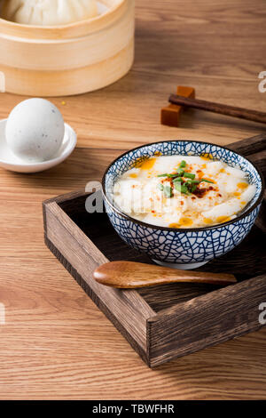Tofu brain famous traditional snacks, also known as tofu flowers, bean