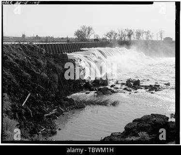 MILNER DAM, TWIN FALLS COUNTY, MILNER, IDAHO SOUTH VIEW OF IRRIGATION FALLS.  Milner Dam and Main Canal Twin Falls Canal Company, On Snake River, 11 miles West of city of Burley, Idaho, Twin Falls, Twin Falls County, ID Stock Photo