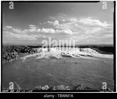 MILNER DAM, TWIN FALLS COUNTY, MILNER, IDAHO SPILLWAY GATES AND IRRIGATION FALLS, SOUTHEAST VIEW.  Milner Dam and Main Canal Twin Falls Canal Company, On Snake River, 11 miles West of city of Burley, Idaho, Twin Falls, Twin Falls County, ID Stock Photo