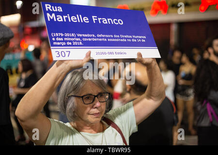 Campinas, Brazil, May 30, 2019. Woman holds a sign reading 'Marielle Franco', human rights activist and womancouncil murdered in March 2018 Stock Photo